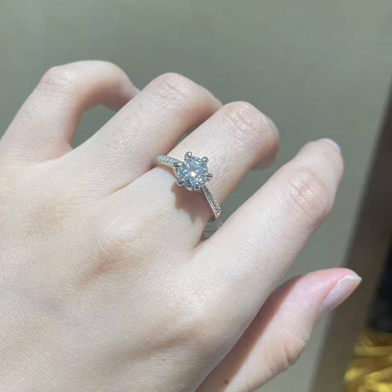 Micro inlaid Six Claw Women's Ring S925 Silver Plated Platinum Customized Selection Main Stone Moissanite Diamond 1.0ct/Secondary Stone High Carbon Diamond